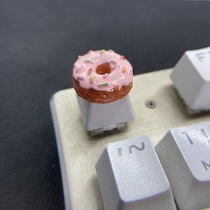 Cute Donuts keycaps of Cherry MX mechanical keyboard, handmade custom keycaps, interesting gifts for gamers