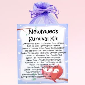 Kit de supervivencia para recién casados (lila) ~ Regalo de boda único, divertido y novedoso y recuerdo / Unión civil / Regalo personalizado para recién casados / Matrimonio