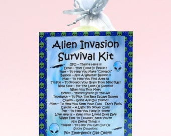 Alien Invasion Survival Kit ~ Leuk nieuwigheidscadeau en -kaart | Verjaardagscadeau | Wenskaarten | Uniek eigenzinnig gepersonaliseerd cadeau | Aandenken