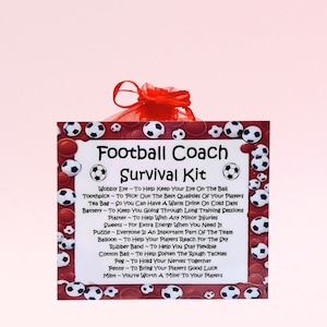 Kit de sobrevivência para treinador de futebol (vermelho) ~ Presente e cartão divertidos e inovadores | Presente de aniversário | Cartões comemorativos | Presente para um treinador de futebol