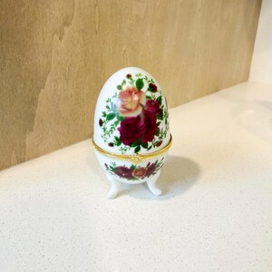 Vintage Porcelain Floral Ring Box, Wedding Ring Holder, Flat Lay Decor, Porcelain Egg Roses Trinket Box