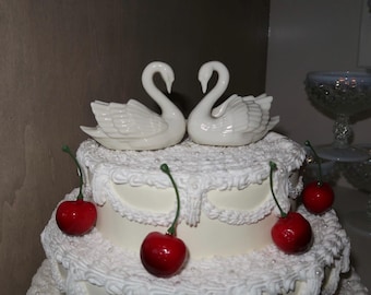 Vintage Lenox Swans Wedding Cake Topper, Vintage Porcelain Swans Wedding Cake Topper, Elegant Vintage Wedding Cake Topper, Ceramic Swans