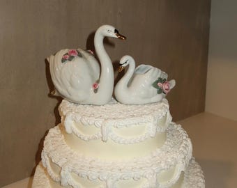 Irish Dresden Swan Couple 置物 陶器 Irish Dresden Porcelain Lace Loving Swans Figurine, Vintage Swan