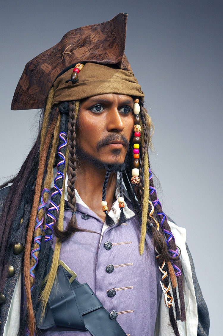 Kaufe Heiß, Fluch der Karibik Auto Schlüsselanhänger Captain Jack Sparrow  Maske Totenkopf Exquisiter Anhänger Schlüssel