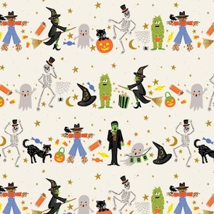 Könnte beinhalten: Ein weißer Hintergrund mit einem sich wiederholenden Muster aus Halloween-Charakteren und -Objekten. Die Charaktere umfassen eine Hexe, ein Skelett, ein Gespenst, ein Monster, einen Vogelscheuche und eine Katze. Die Objekte umfassen Sterne, Süßigkeiten, Kürbisse und einen Besen.