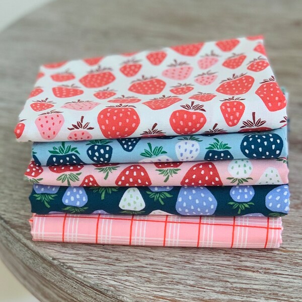 Strawberrylicious - Under the Apple Tree 5 piece FQ bundle - Strawberry - queen of berries Cotton+Steel Fabrics | Loes van Oosten Version 2