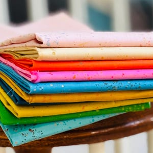 Trinketry 10 coordonnées mouchetées et lot de mélangeurs complémentaires Ruby star Melody Miller FQ / 1/2 yard