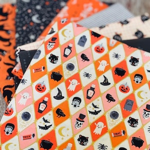 Te schattig om te schrikken - kat 7 fat quarter - skelet - pompoen - RJR pure solids sweet n spooky ghost scary cat