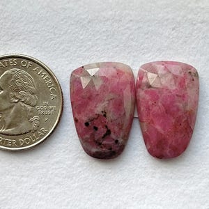 24 x 16 x 5 mm, zeldzame vondst! Roze roos robijnpaar, robijnrode gefacetteerde steen met platte achterkant, robijnrode edelsteensieraden, losse robijnrode fuchsiet, onbehandelde robijnsteen