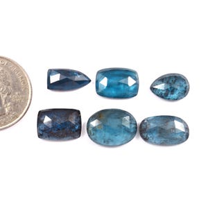 Blandad! Moss Kyanite Ädelsten Rose Cut Cabochon, Vibrant Teal Blue Kyanite Faceted Ädelsten, AAA Kyanite Rosecuts, Flat Back Kyanite Slice