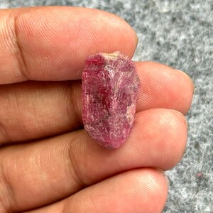 Gecertificeerde robijn, natuurlijke robijnrode edelsteenkristallen, losse robijnkristallen, zeldzaam exemplaar, metafysische kristallen genezing, AFMETING: 21 x 14 x 12 mm
