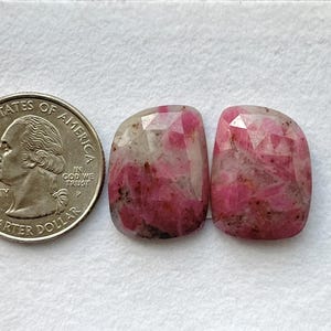 21 x 16 x 6 mm, zeldzame vondst! Roze roos robijnpaar, robijnrode gefacetteerde steen met platte achterkant, robijnrode edelsteensieraden, losse robijnrode fuchsiet, onbehandelde robijnsteen