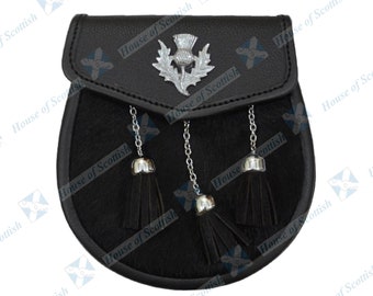 Kilt scozzese semi-elegante da uomo in pelle di mucca nera, realizzato in pelle cromata, con stemma a forma di cardo, tre nappe con cintura a catena di HoS
