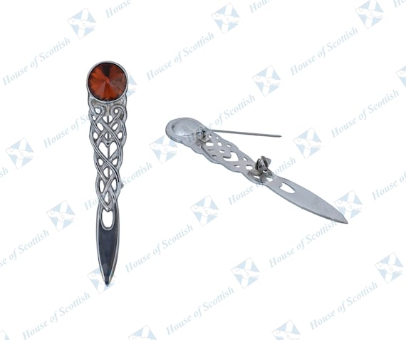 Spilla celtica scozzese per kilt, finitura cromata con pietra / Spilla celtica per kilt di House of Scottish - Italia Spilla celtica scozzese per kilt, finitura cromata con pietra / Spilla celtica per kilt di House of Scottish - Italia
