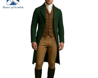 Peut inclure: Un long manteau vert foncé, un gilet marron et un pantalon beige. La tenue comprend une chemise blanche à col et des bottes noires. Le manteau est croisé. Le logo House of Scottish est en haut à gauche.