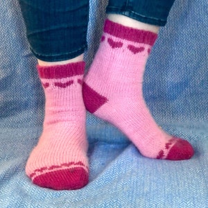 Share the Love Socks, Digital Knitting Pattern, Knitting Pattern Socks