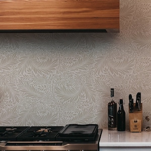 Papier peint floral classique. Papier peint floral neutre. Pelez et collez. Papier peint traditionnel. Amovible. Mur d&#39;accent. millésime. *