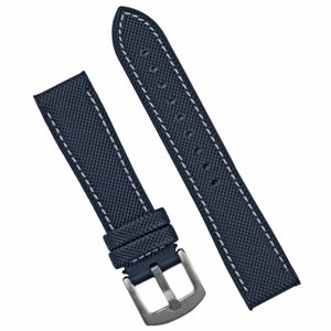 Puede incluir: Una correa de reloj azul oscuro con costuras blancas. La correa est&aacute; hecha de un tejido texturizado y tiene una hebilla plateada.