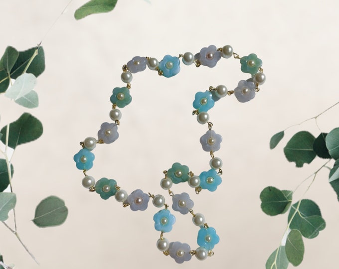 Daisy flower necklace gift idea
