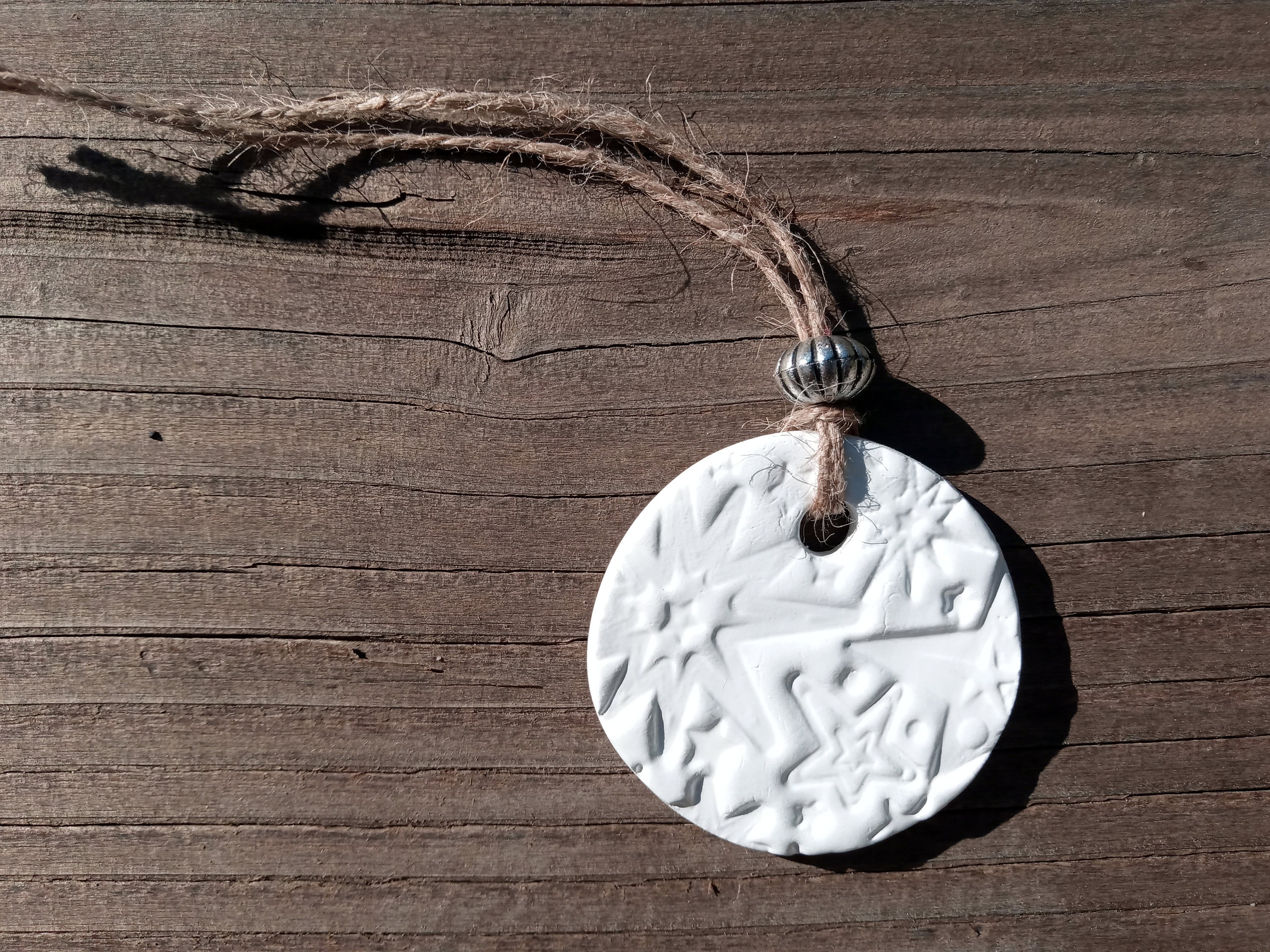 Suspension Décoration Médaillon Blanc Diffuseur Parfum