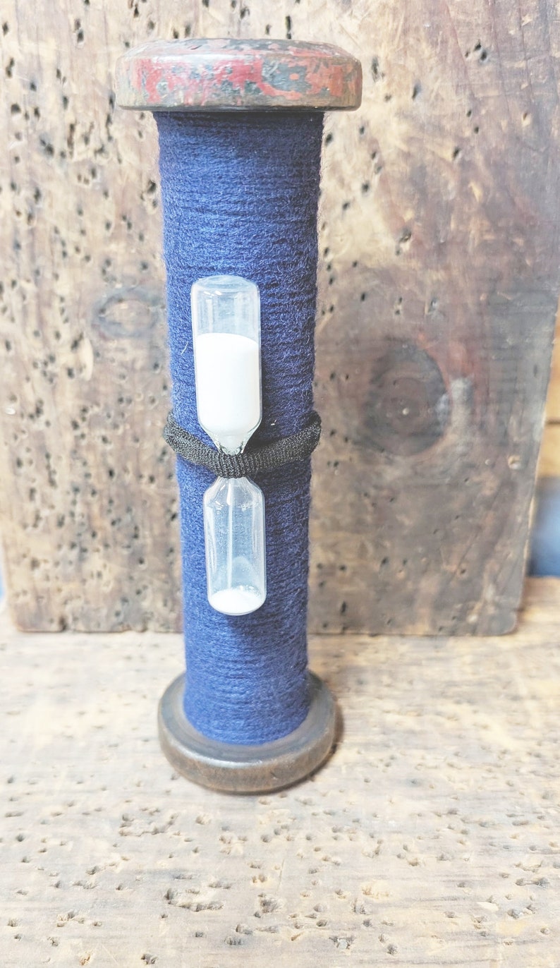 TIMER BOBBIN with navy thread image 1