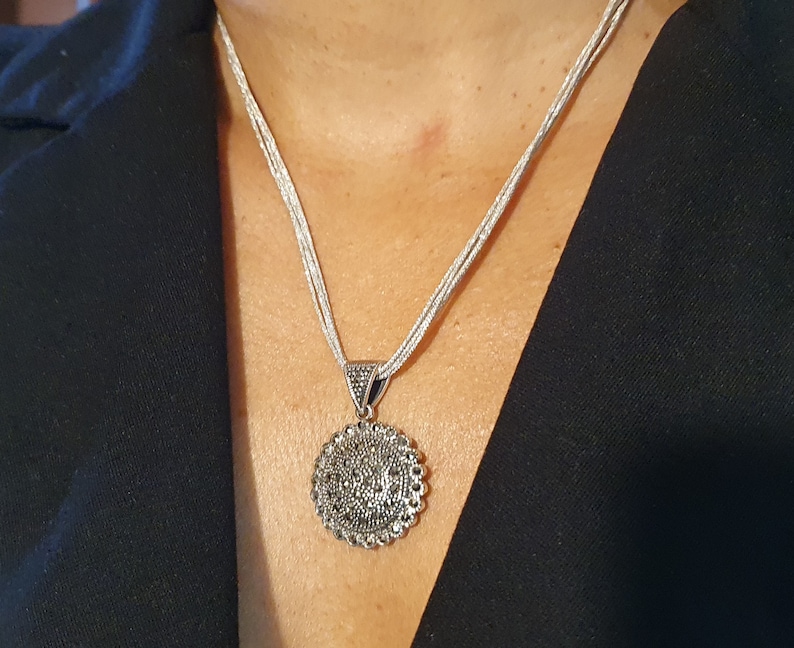 P8 MARCASITE round-shaped in the shape of a sun solid 925/% silver pendant and marked pendant
