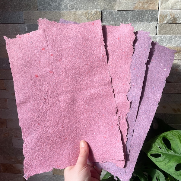 Feuilles de papier fait main format A4 couleurs framboise et cassis