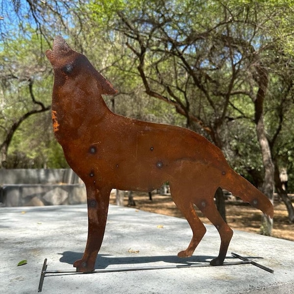 Handmade Metal Rusted Howling Coyote - Garden Decor