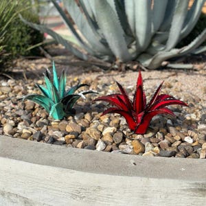 Rustic Charm Metal Agave Sculpture - Garden Decor
