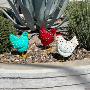 Decorazione colorata a forma di gallina - Arte da giardino in metallo