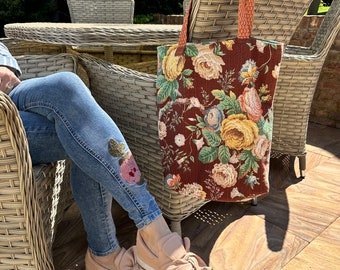 Lovely vintage fabric bag, lined with contrasting green fabric