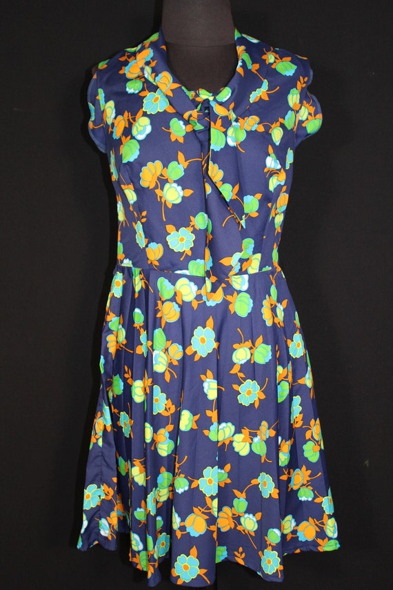 Rare French Vintage 1970's Floral Dress Size 4-6