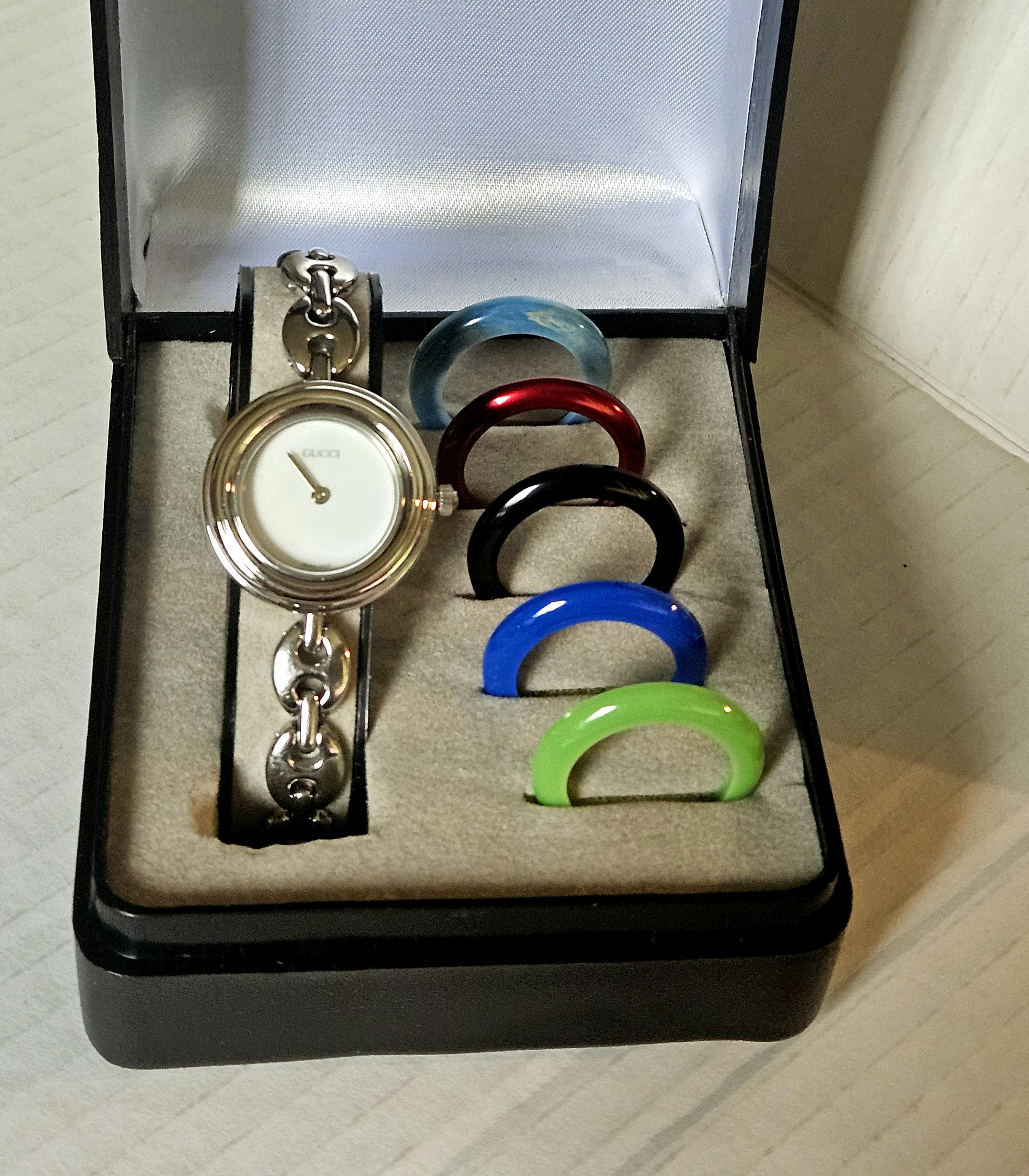 Authentic Gucci Stainless Bezel Watch With Marina Link  display picture 3