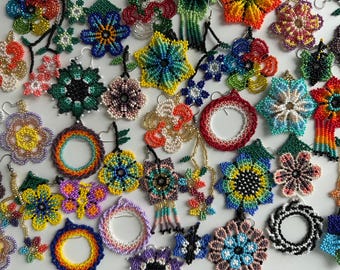 Mexicaanse Huichol-bloem hangoorbellen #1