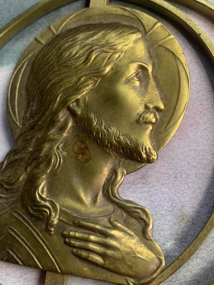 Beau Français Antique Médaille Religieuse Décoration Murale Reliquaire en Bronze Massif Sacré Cœur d