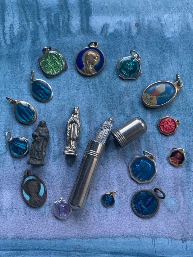 Lot 17Pcs Antique Vintage Reliquaire Miniature Statue Notre Dame de Gardes Bleu Émail Médailles Reli
