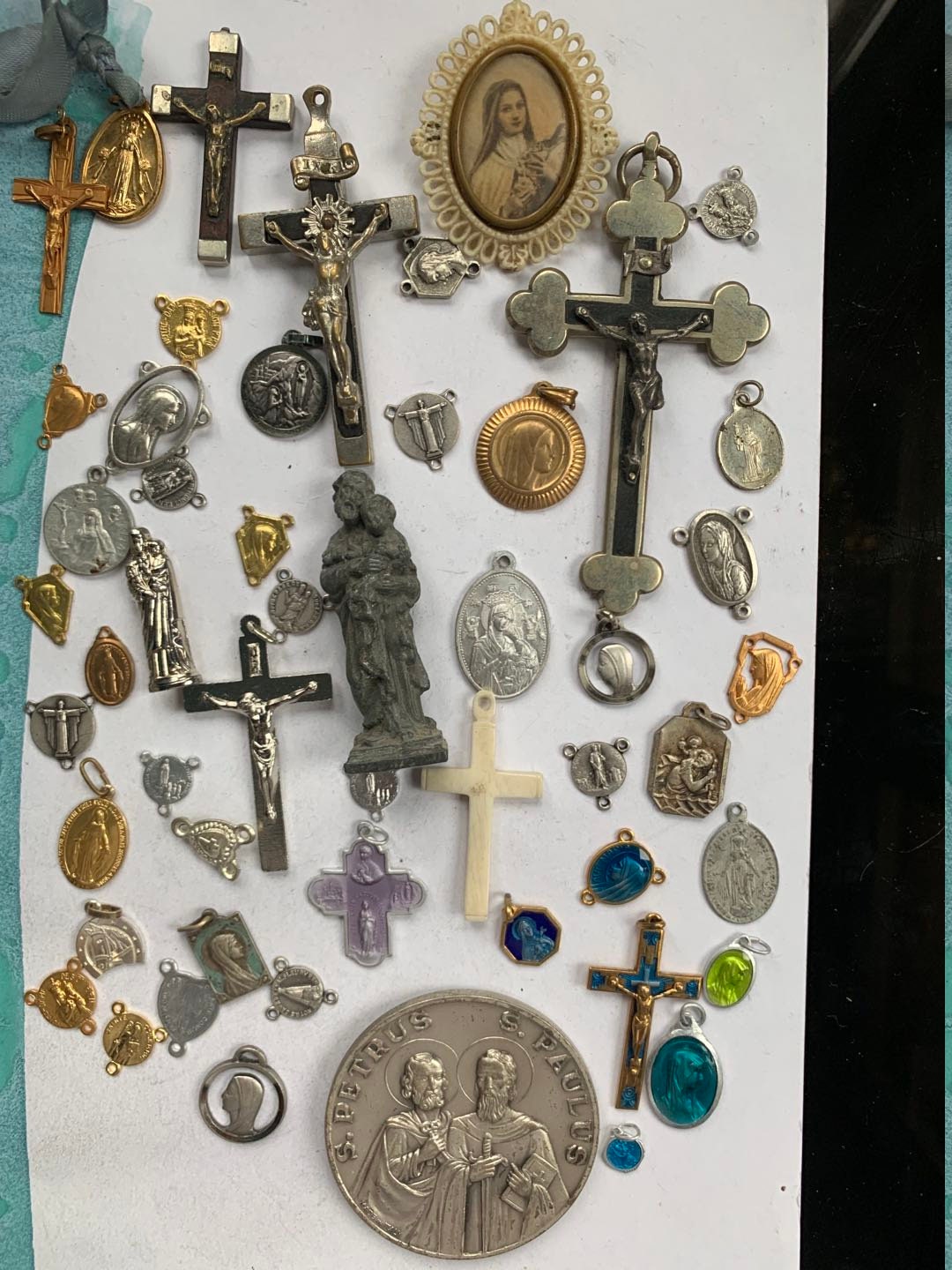 Lot 51Pcs Antique Vintage Médaille Émail Religieuse Croix Crucifix Reliquaire Collection A2014