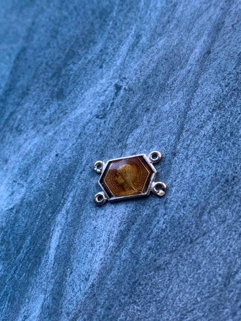Un Millésime Français Médaille Religieuse Couleur Ambre Brun Émail Argent Massif Virgin Mary Bracele
