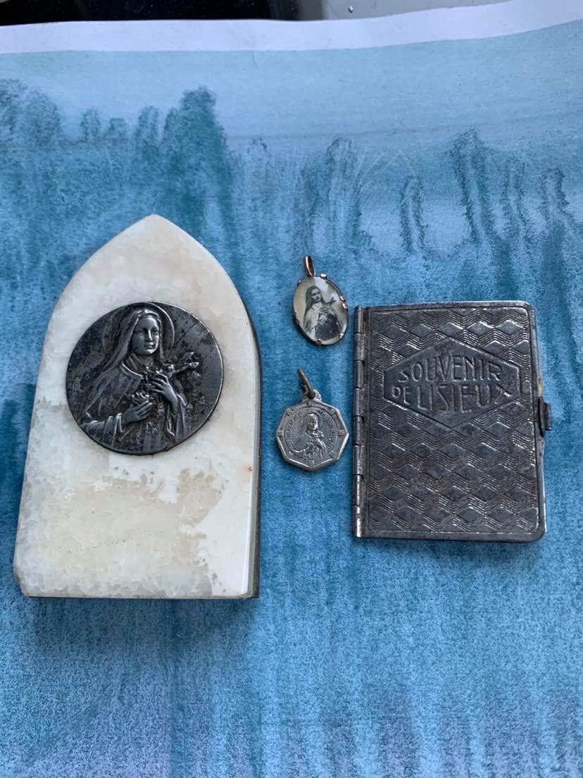 Français Antique Sainte Thérèse Médaille Religieuse Reliquaire Photo Miniature Livre Souvenir Lisieu