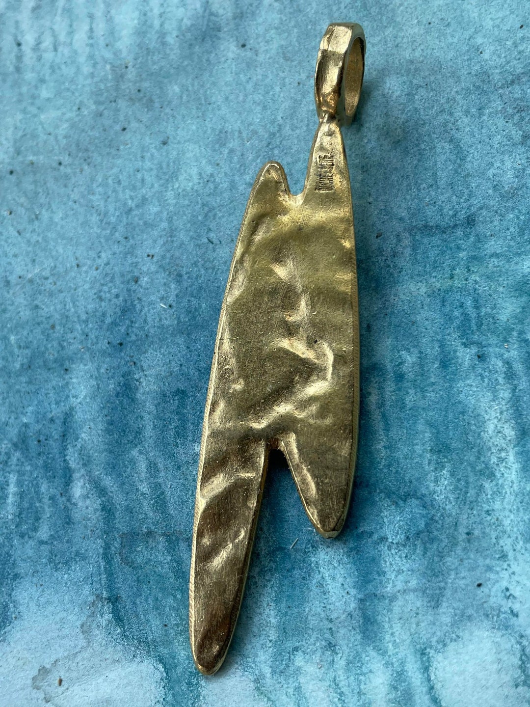 Pendentif Biche De Bere – Créateur Français, Collector Numéro 4 – Étain Doré, Occasion Avec Traces D’usage