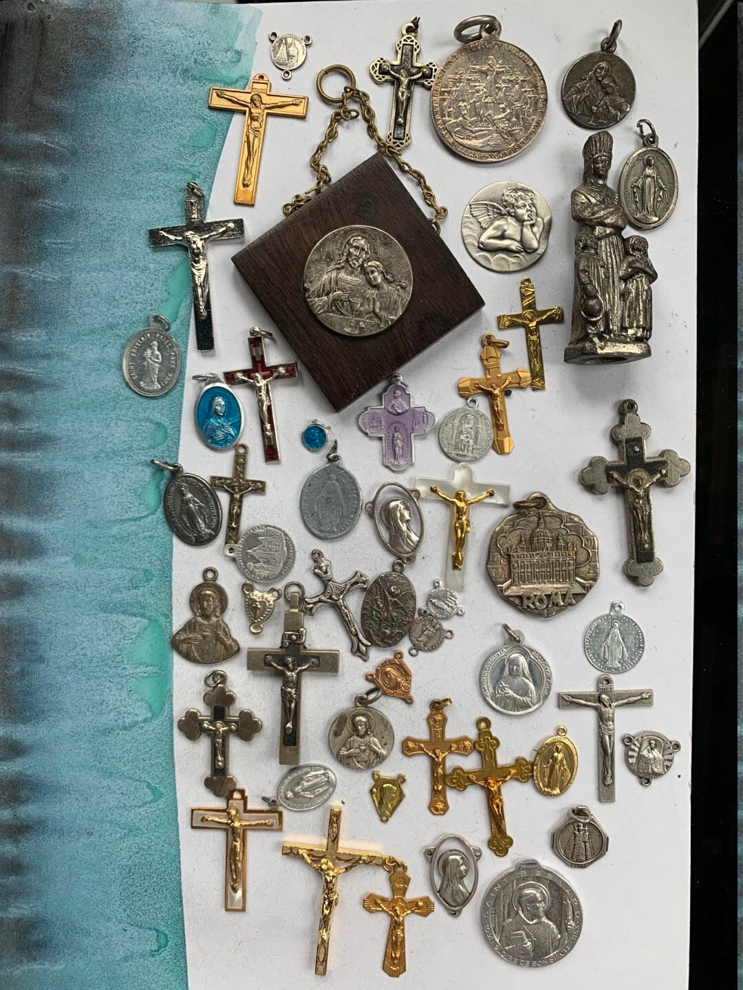 Lot 50Pcs Antique Vintage Médaille Émail Religieuse Croix Crucifix Reliquaire Collection A2018 Medai