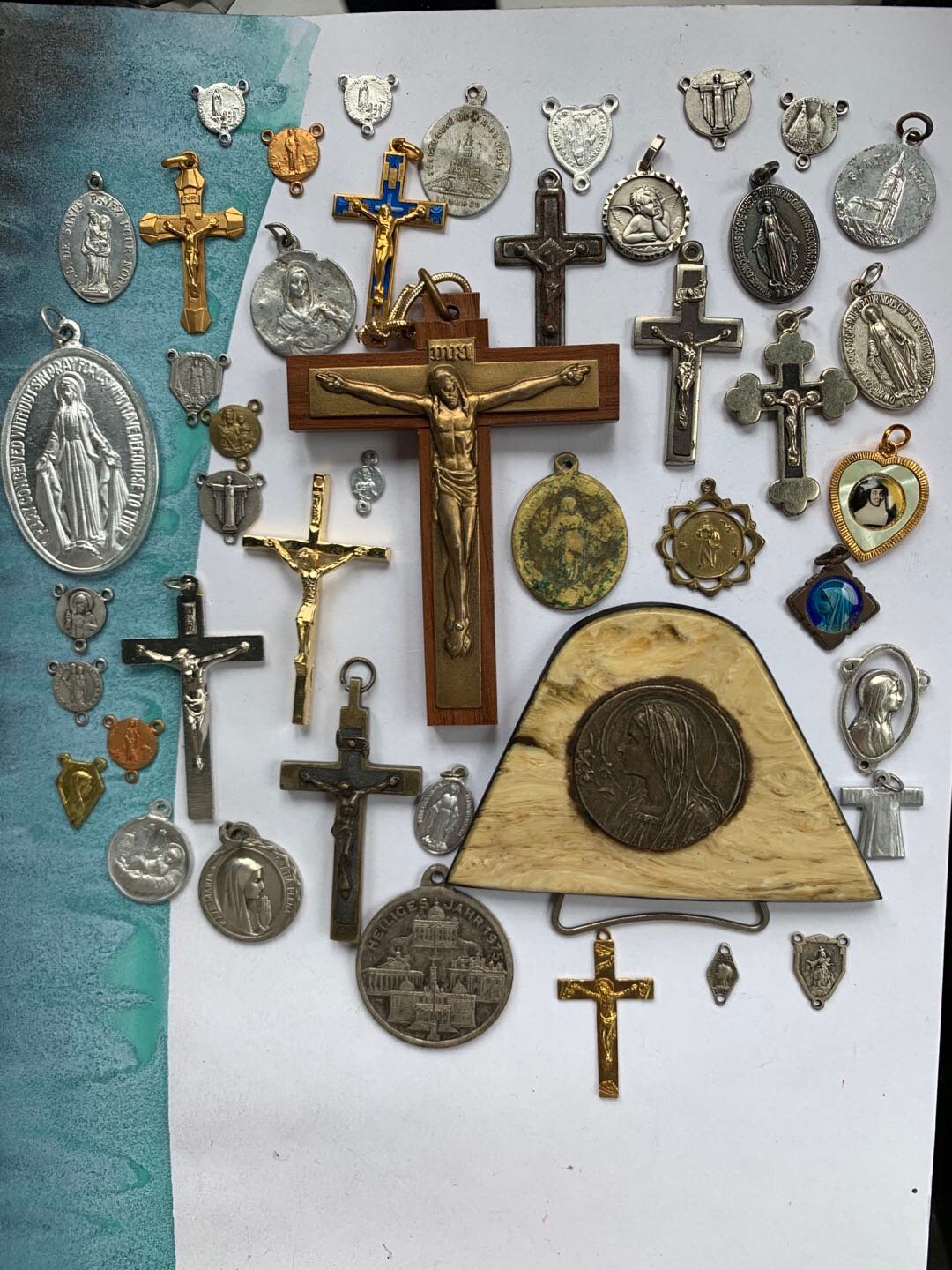 Lot 43Pcs Antique Vintage Médaille Émail Religieuse Croix Crucifix Reliquaire Collection A2001