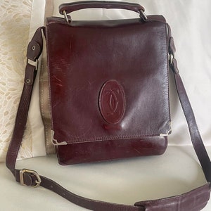 vintage Cartier 'Les must' Hochwertige Hand Made Leder Farbe Bordeaux made in France Paris cross by Tasche mit Henkel rotem Leder