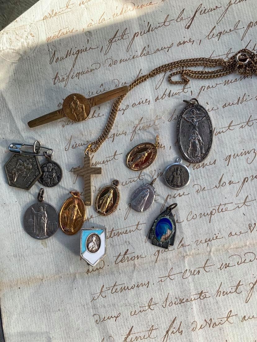 Lot 13Pcs Antique Vintage Médaille Émail Religieux Croix Crucifix Reliquaire Broche Collier Collecti