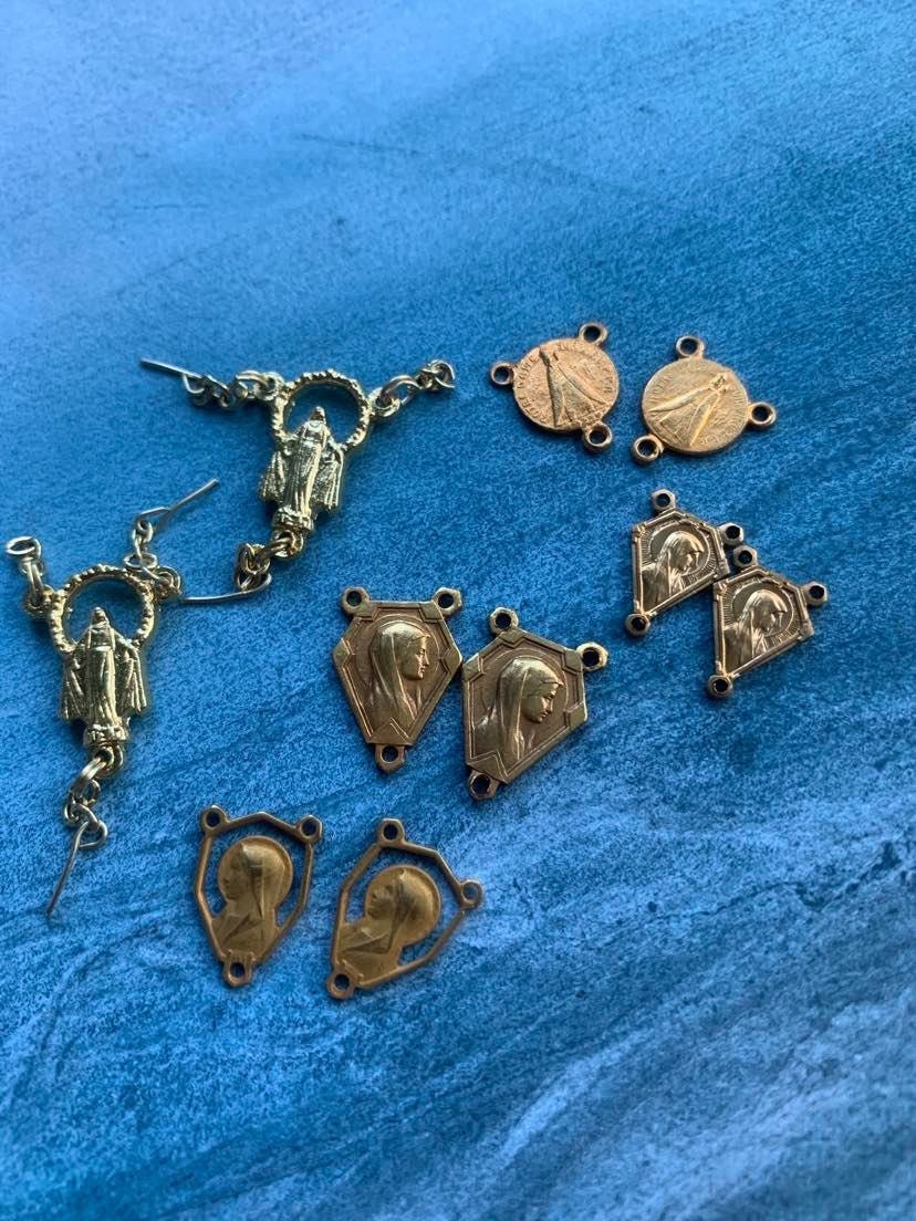 Grand Lot 10Pcs Vintage Français Médaille Religieuse Or Ton Chapelet Coeur Connecteur Medaille Médai