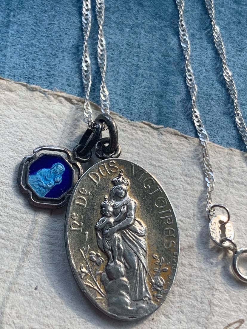 Rare Français Antique Médaille Religieuse Collier Pendentif N D de Victoire Sterling Argent Bleu Éma