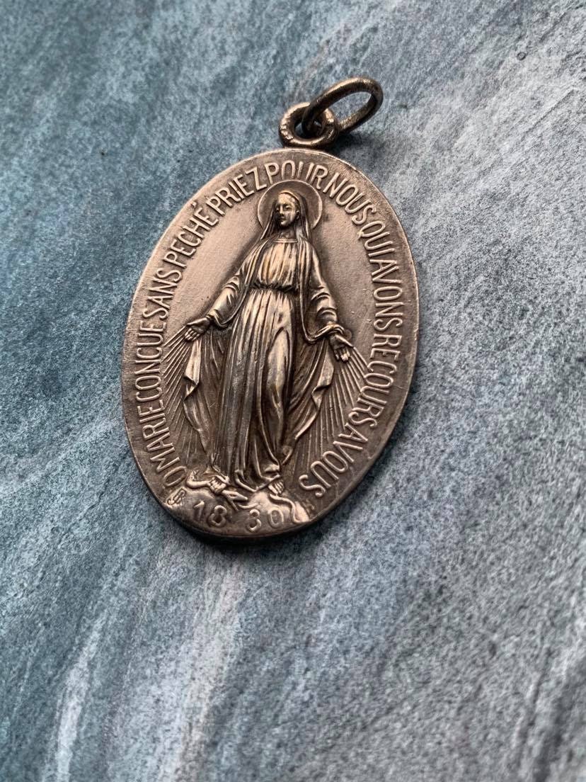 Grande Médaille Antique Français Religieuse en Bronze Massif Argent Ton Enfant Miraculeux de Jésus S