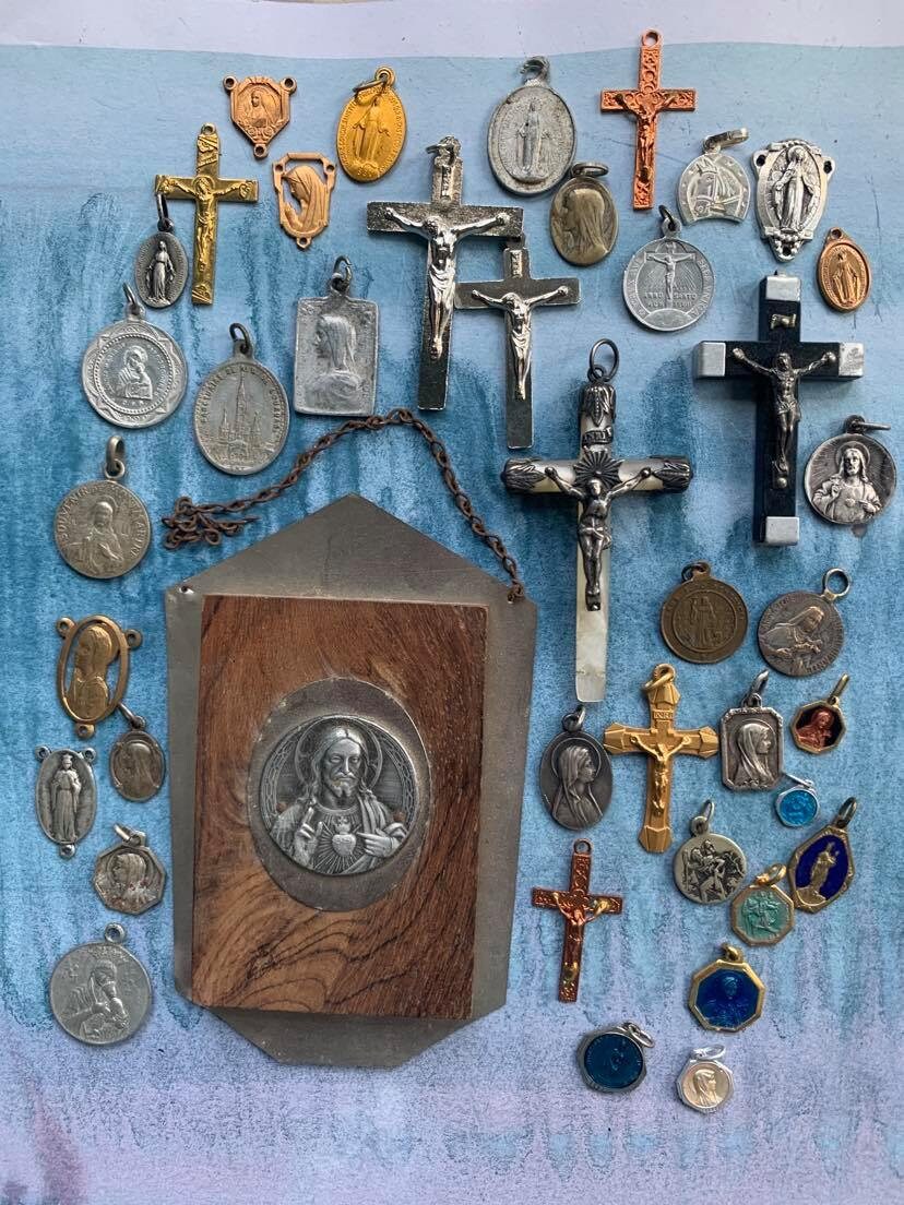 Lot 41Pcs Antique Vintage Médaille Émail Religieuse Croix Crucifix Reliquaire Collection A2039