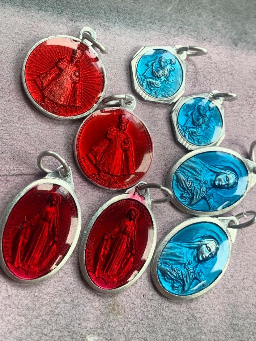 Lot 8Pcs Vintage Français Médaille Religieuse Bleu Rouge Émail Sainte Thérèse Christoph Jésus Enfant