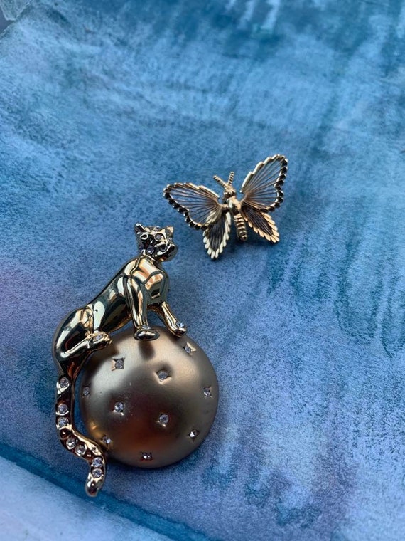 ヒョウとクリスタルが美しいブローチにもなるゴールドネックレス１点物❗ Yahoo!オークション - レアSWAROVSKI スワロフスキー キャット ブ